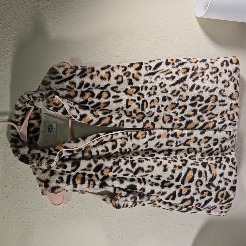 1 Preloved Size Small Fleece Vest Animal Print